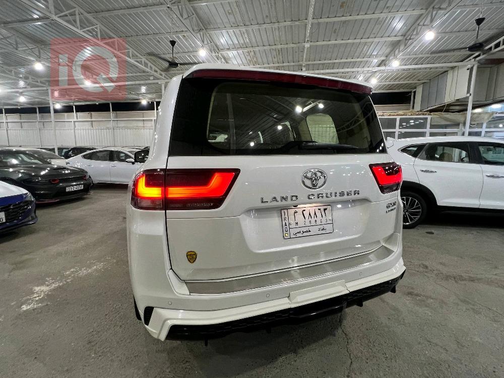 تۆیۆتا لاند کروزەر